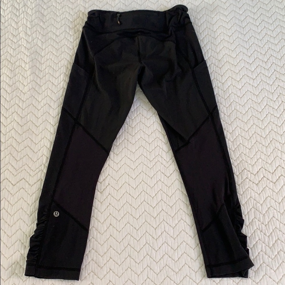 Size 6 Lululemon women’s leggings in black